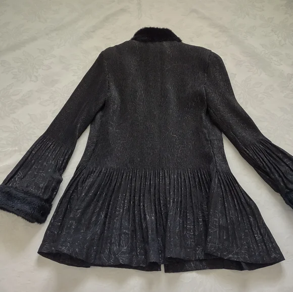 Lindi victorian faux fur jacquard pleats jacket zip front